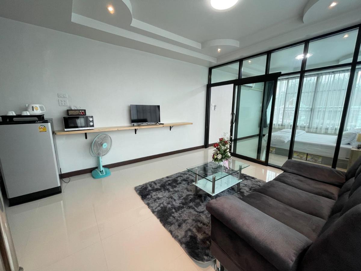 VIP Service Apartment 203: Central City Location Lampang Exterior photo