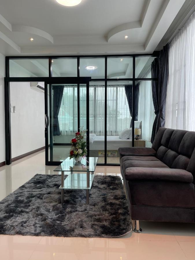 VIP Service Apartment 203: Central City Location Lampang Exterior photo