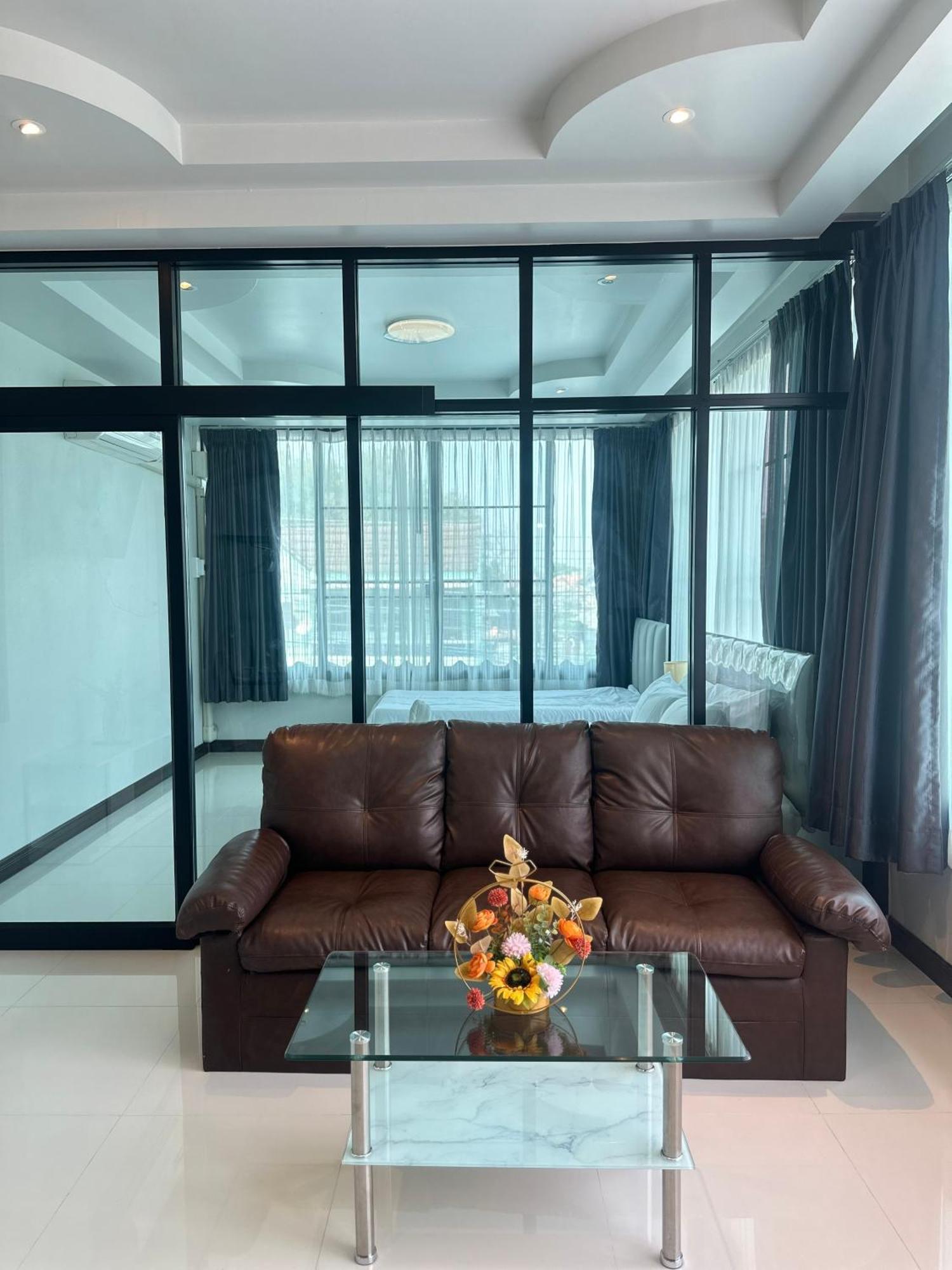 VIP Service Apartment 203: Central City Location Lampang Exterior photo