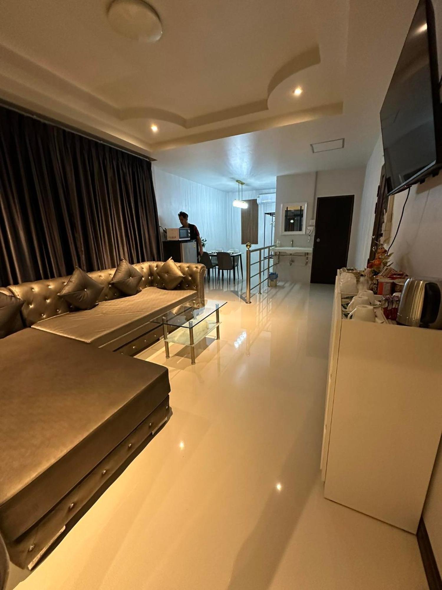 VIP Service Apartment 203: Central City Location Lampang Exterior photo