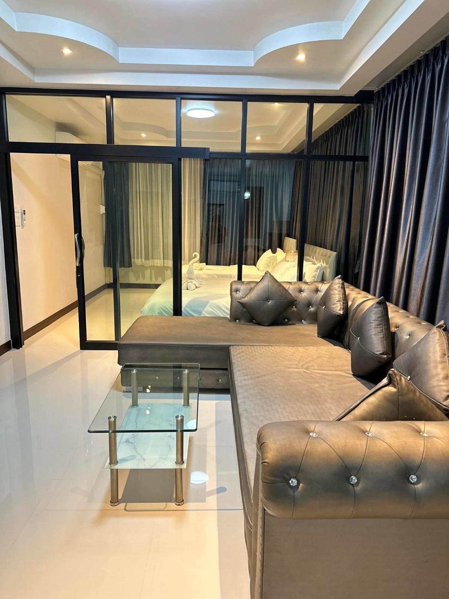 VIP Service Apartment 203: Central City Location Lampang Exterior photo